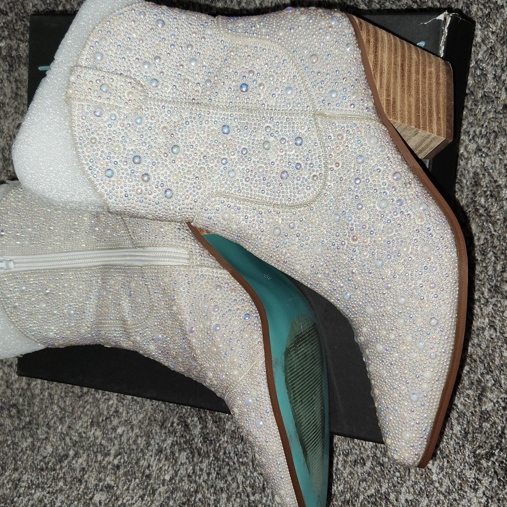 Betsey Johnson White Heeled Boots with Sparkly Finish And Pearls - Picture 3 of 4